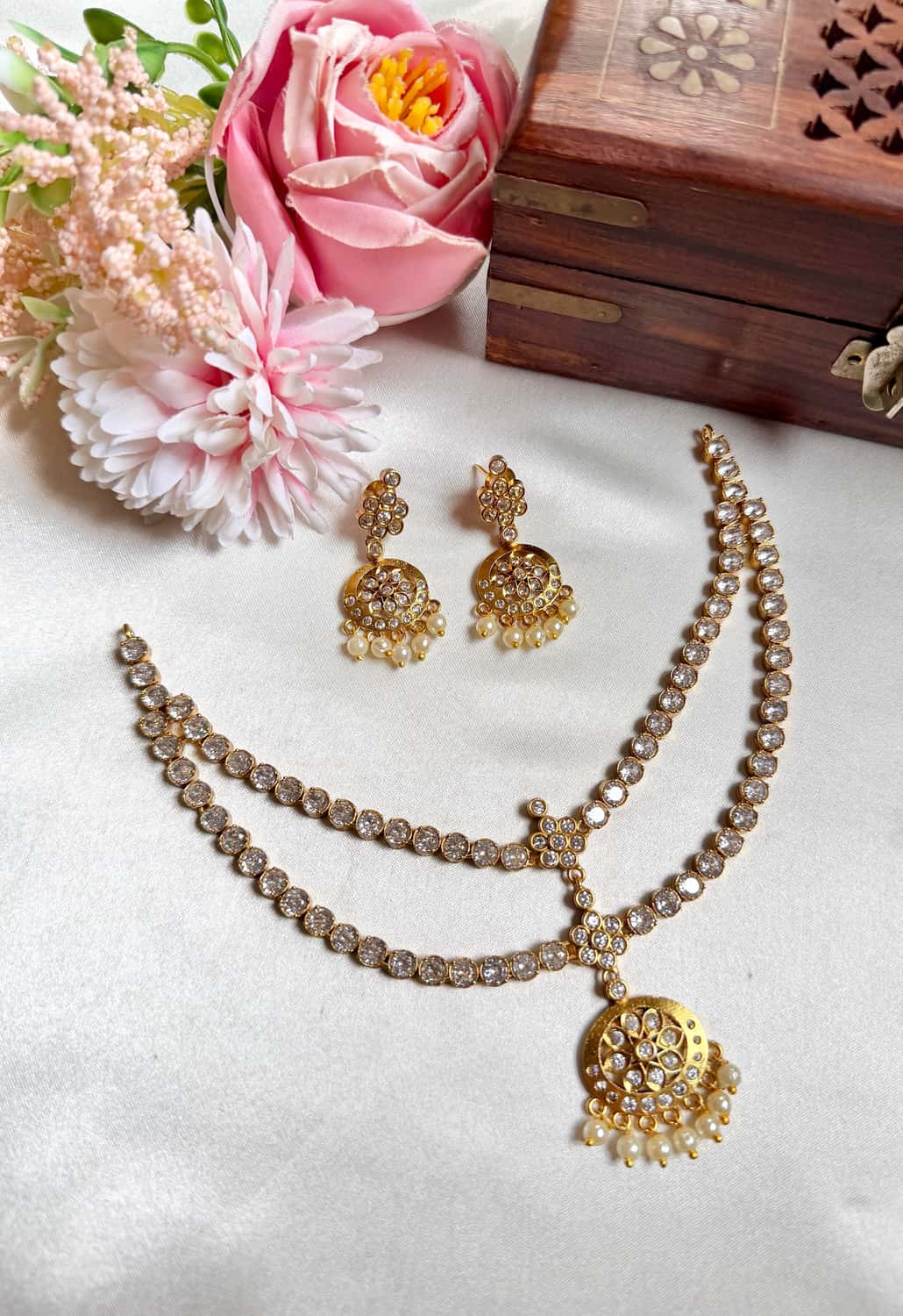 Stone attigai necklace set