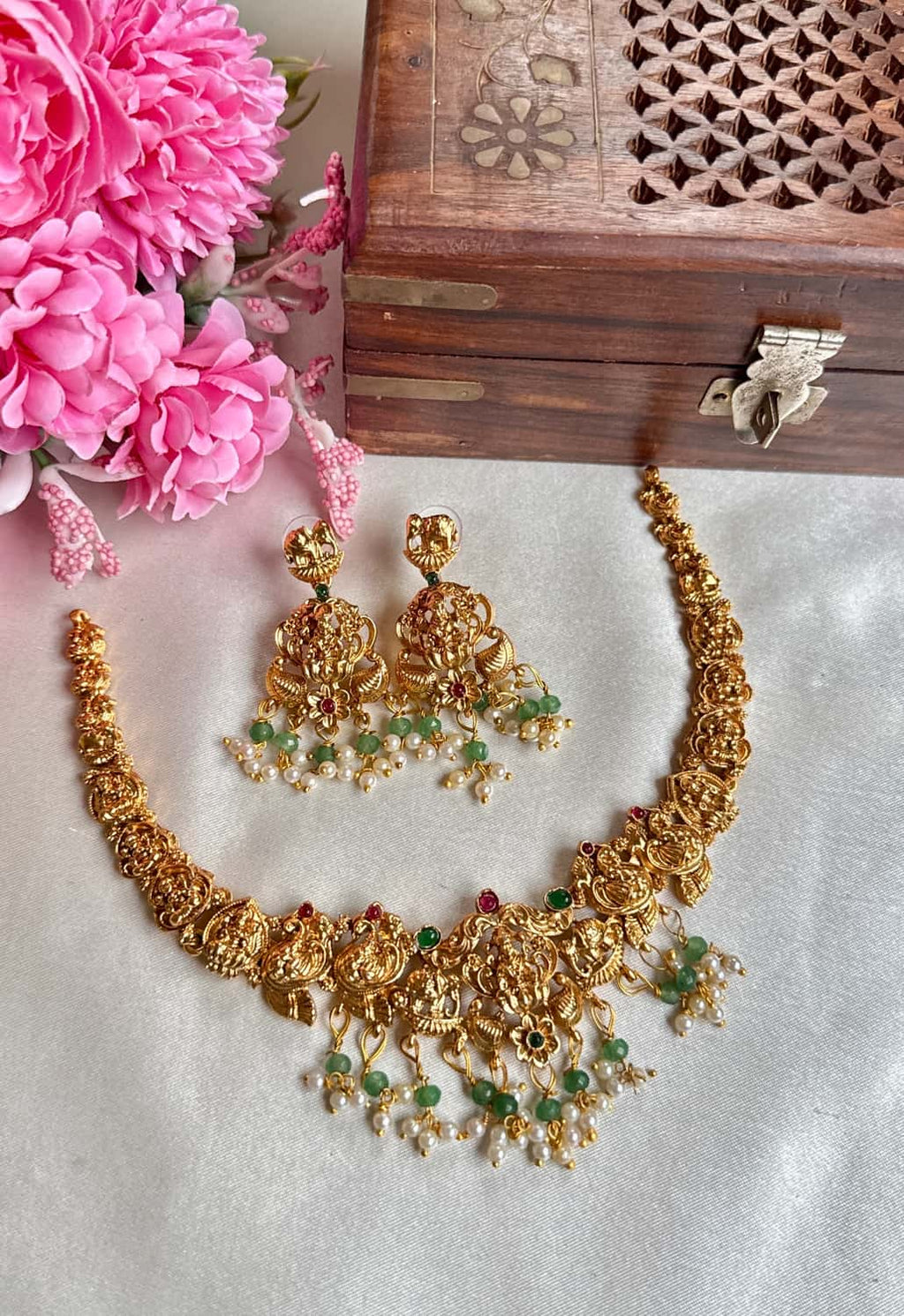 Temple jewellery set